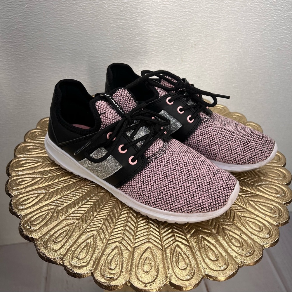 Nautica Girls sneakers shoes pink black SIZE 4